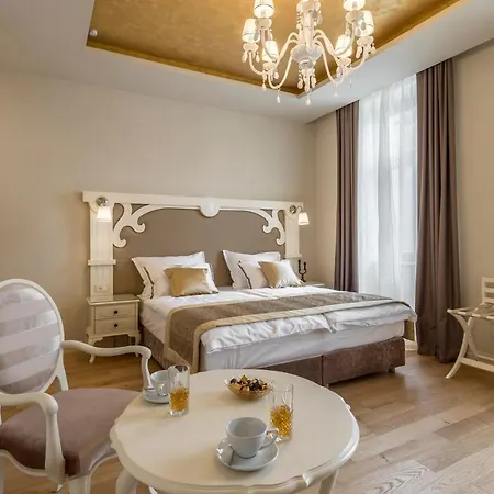 Royal Piazza Πανσιόν 4*