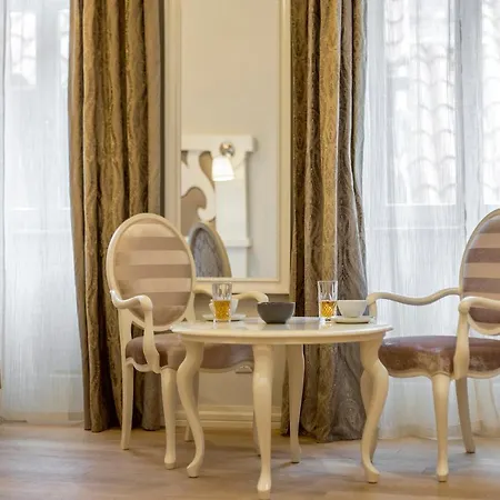 Royal Piazza 4*