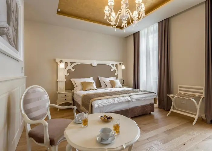 Royal Piazza Pensionat 4*