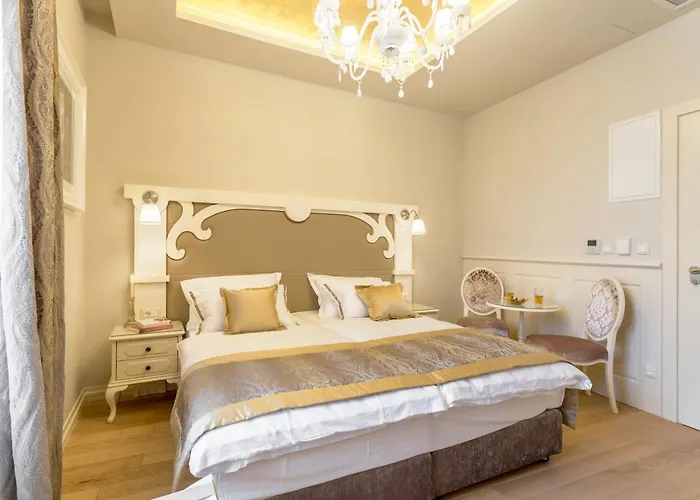 Royal Piazza Pensionat 4*