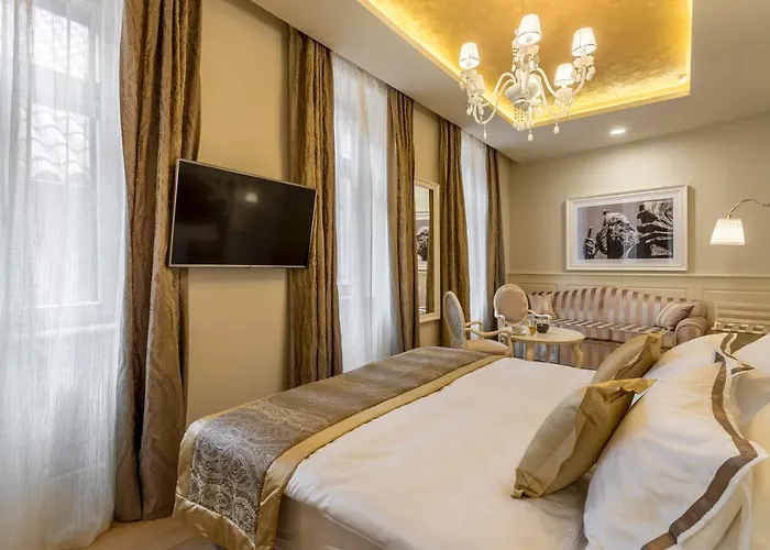 Royal Piazza Guest house