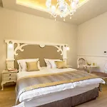 Royal Piazza Pensionat 4*